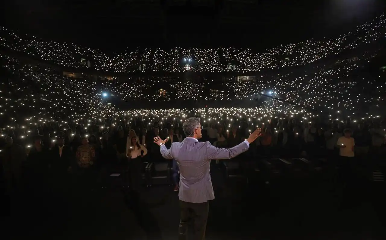 Imagem de Tiago Brunet reúne mais de 15 mil pessoas na 10ª Conferência Destino e anuncia lançamento de livro