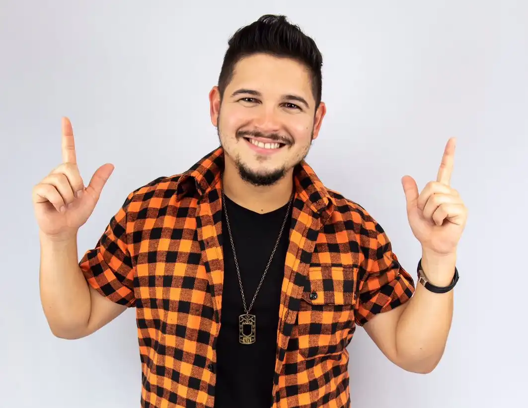 Imagem de “Estamos preparando aquele repertório diferenciado...”, diz Berguinho sobre show no Forró da Amizade
