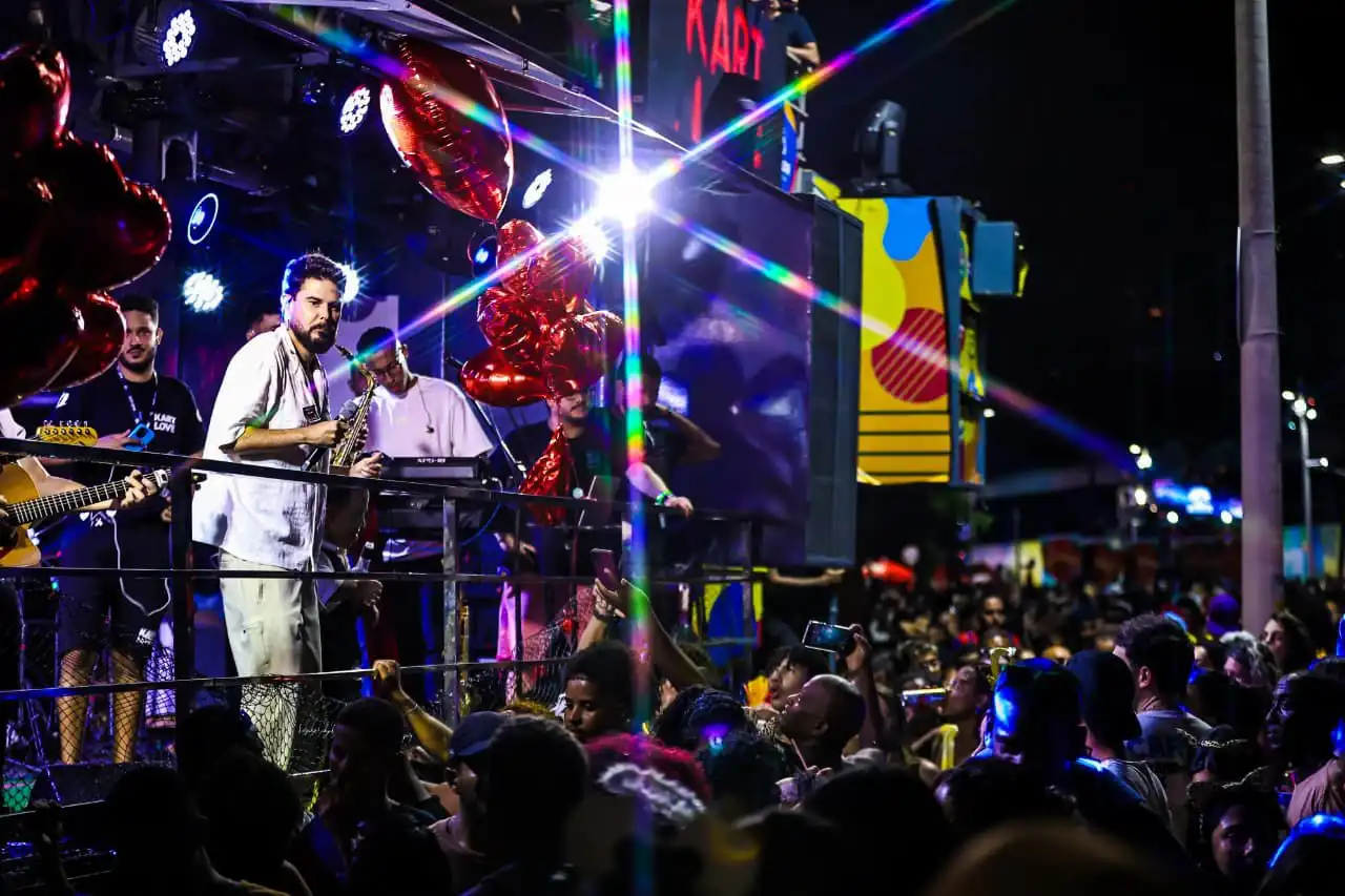 Imagem de Kart Love arrastou uma multidão com o “Trio do Amor” no Furdunço