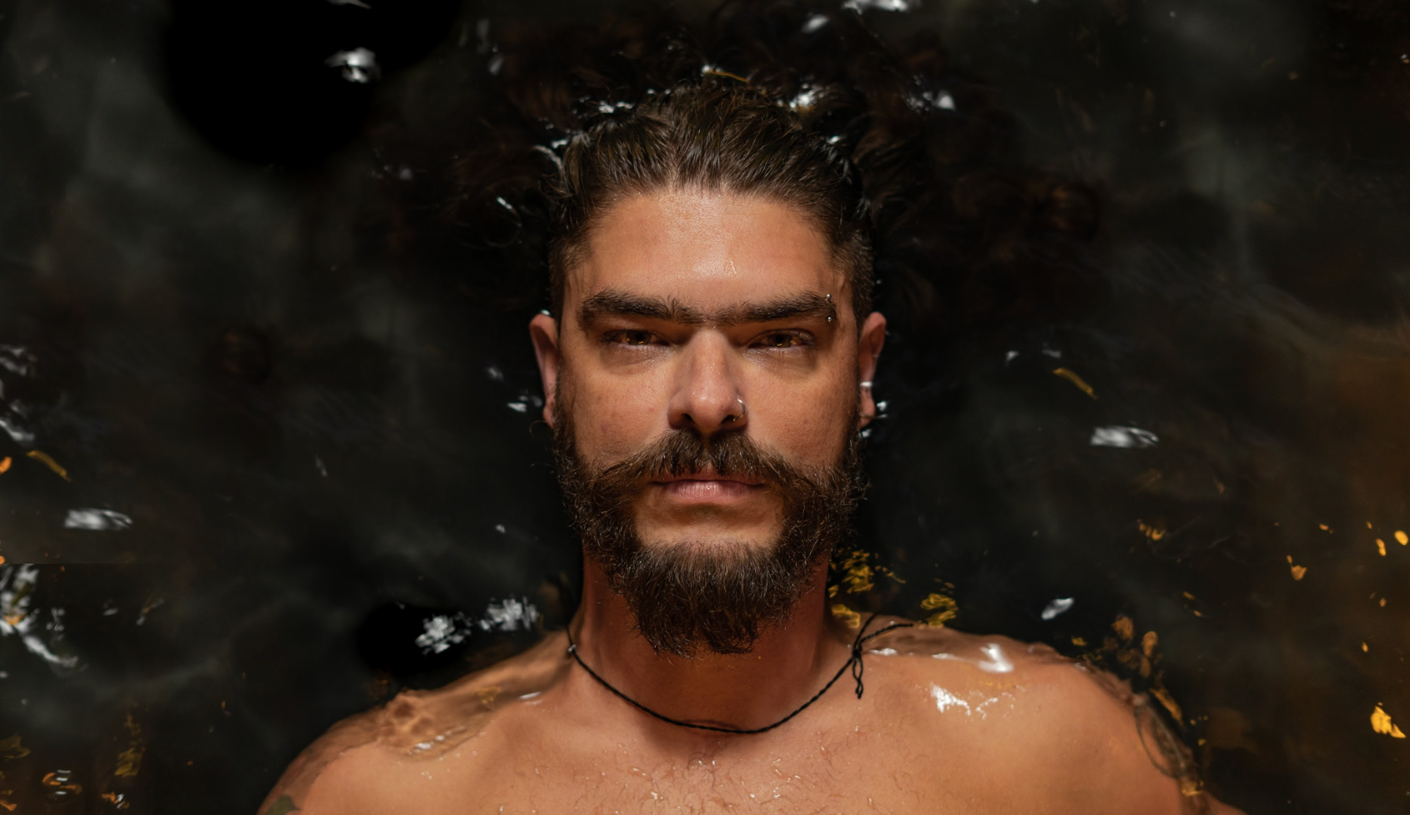 Imagem de Thiago Fernando lança o EP "Me Curo" e entrega uma jornada poética e musical de resistência