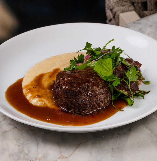 Lafayette  Fil&eacute; Mignon Com Pur&ecirc; De Batatas E Alho Caramelizado