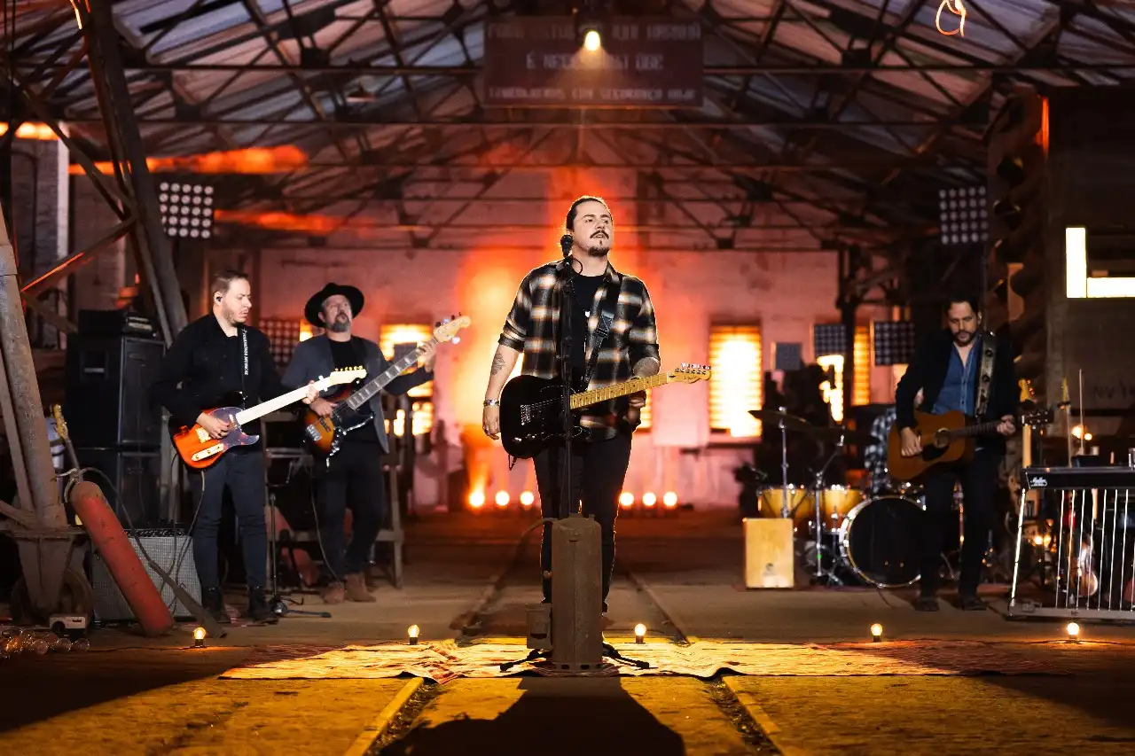 Imagem de Dino Fonseca dá sequência ao projeto autoral "Douglas" com terceiro EP e prepara reta final do lançamento