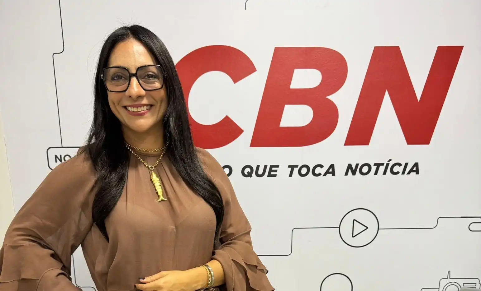 Imagem de Advogada Ana Patrícia Dantas Leão reúne os 11 candidatos ao Quinto Constitucional do TRT5 em entrevista na CBN