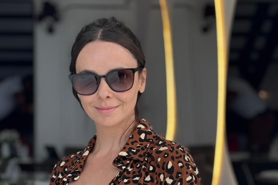 Imagem de Débora Falabella aproveita folga em Salvador e curte almoço no Principote