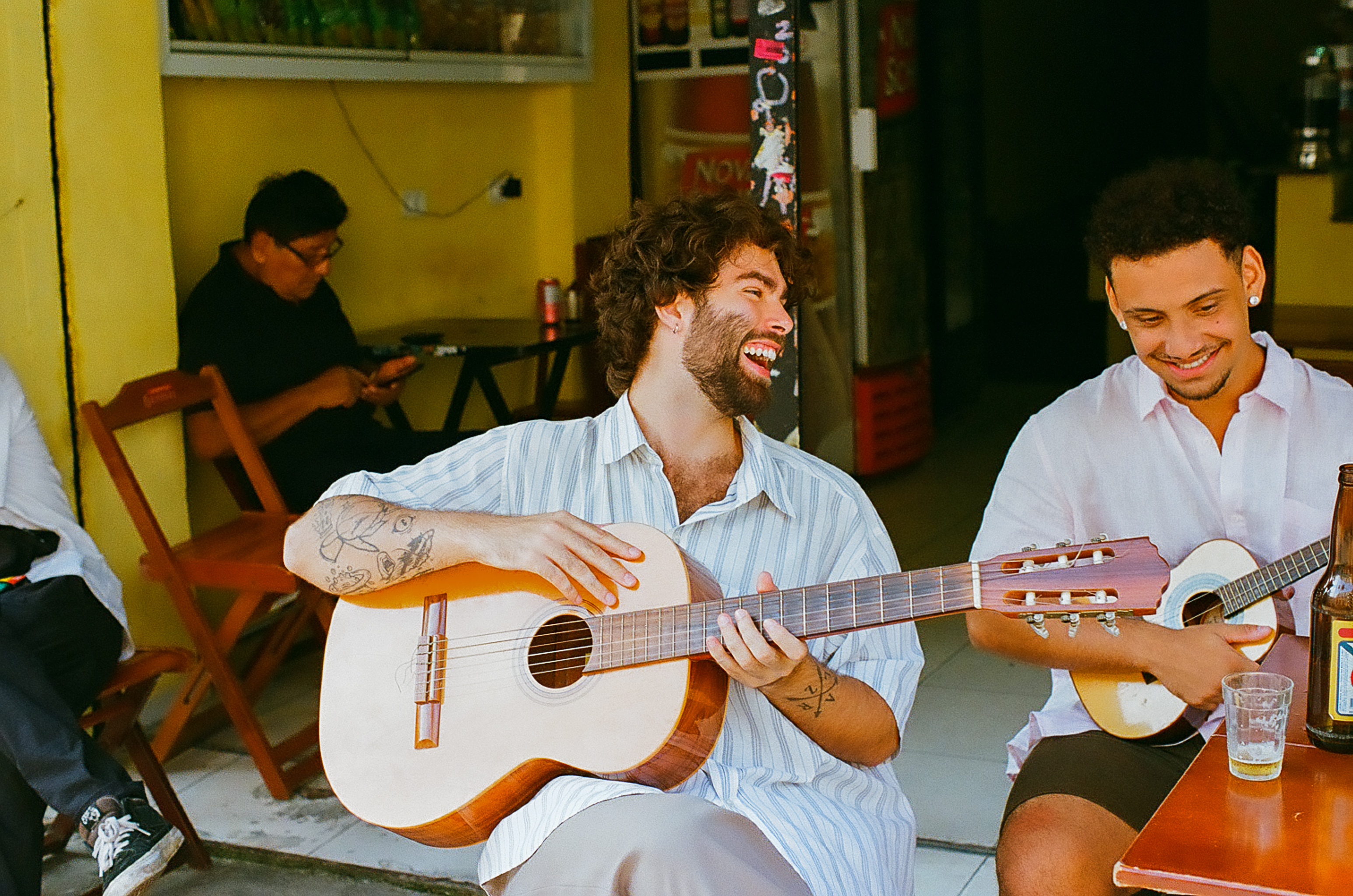 Imagem de Leo Frangioni lança single "Rosângela" em uma celebração da boemia