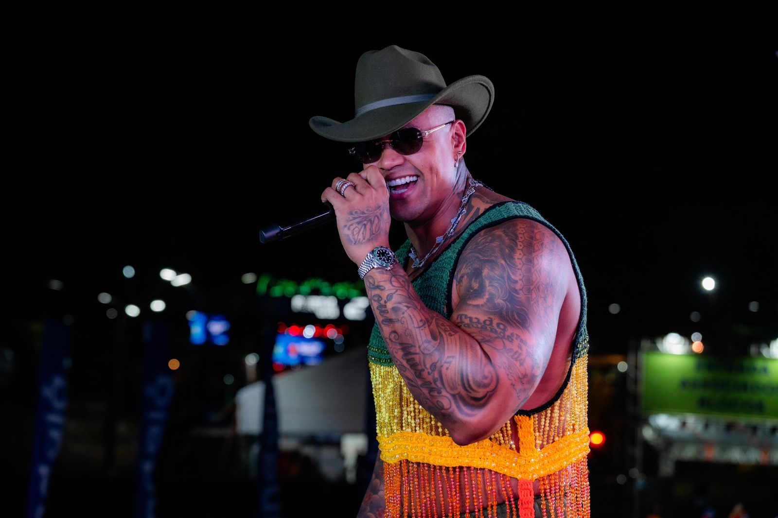 Imagem de Léo Santana arrasta multidão no Fortal com o Bloco Vem com O Gigante