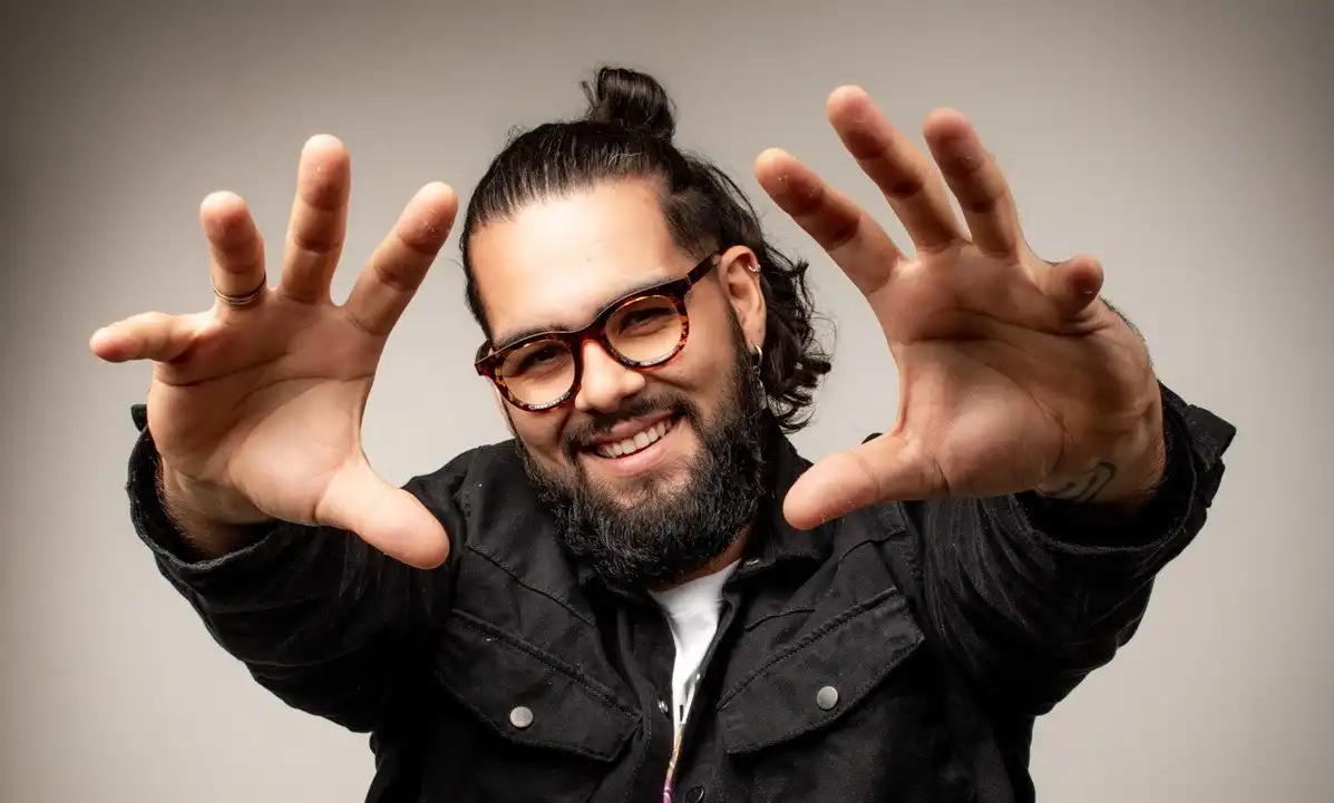 Imagem de Biel Brito, da banda DiDengo, reúne parcerias com grandes nomes e destaca trajetória na música baiana