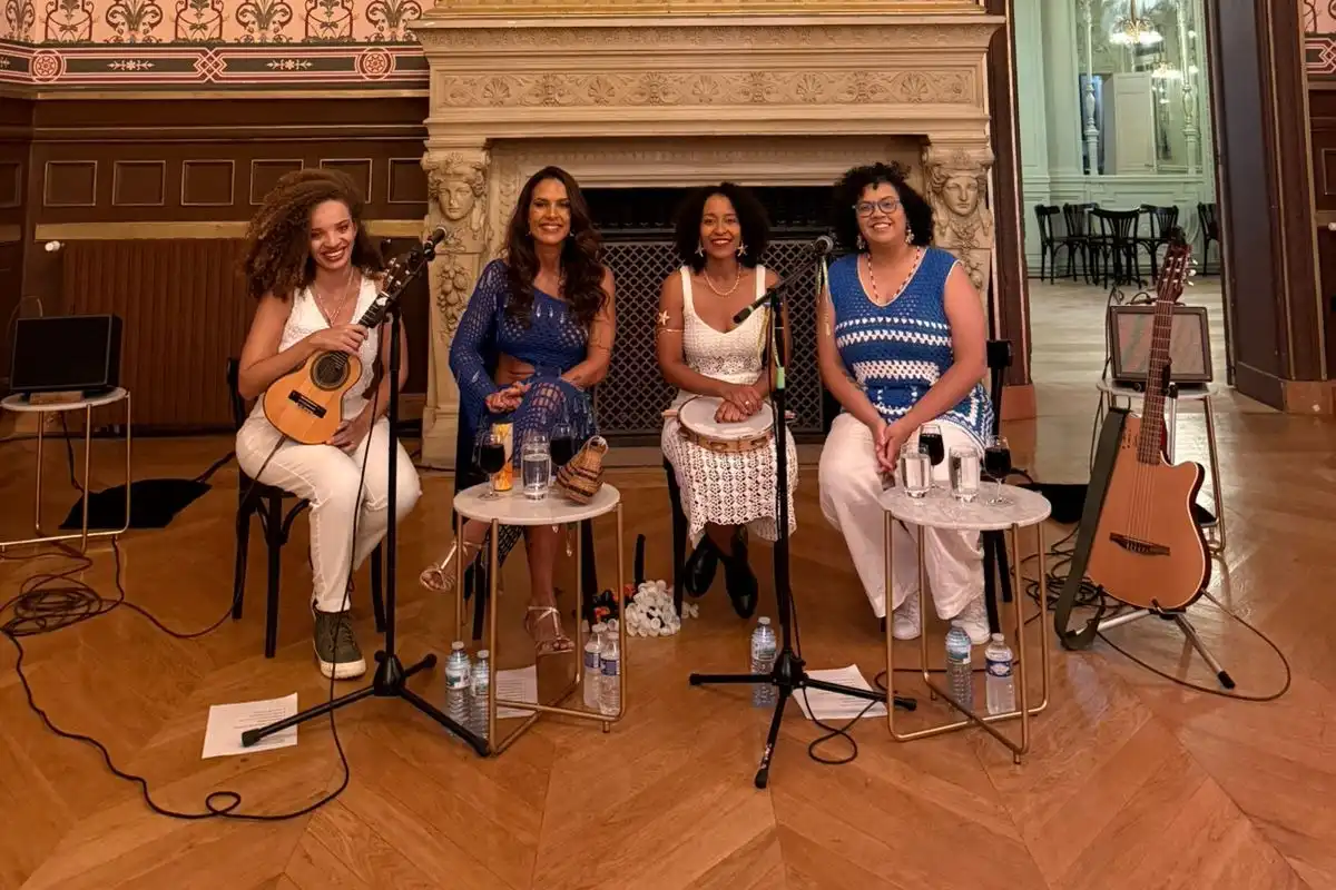 Imagem de Sambaiana leva samba baiano a Paris e segue com shows na Europa e África