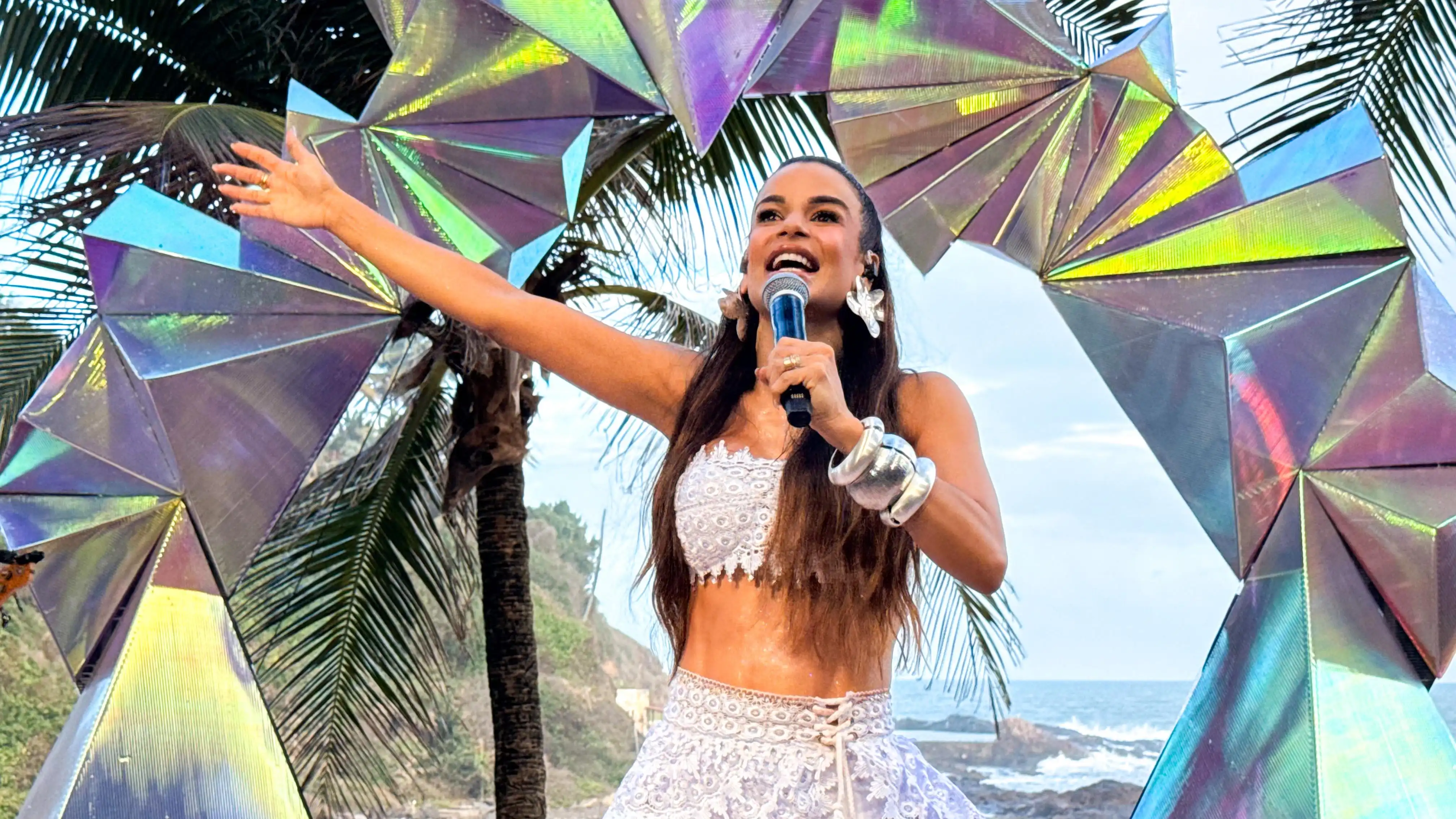 Imagem de Com cenário paradisíaco, Babado Novo grava audiovisual ‘Efeito Verão’ em Salvador