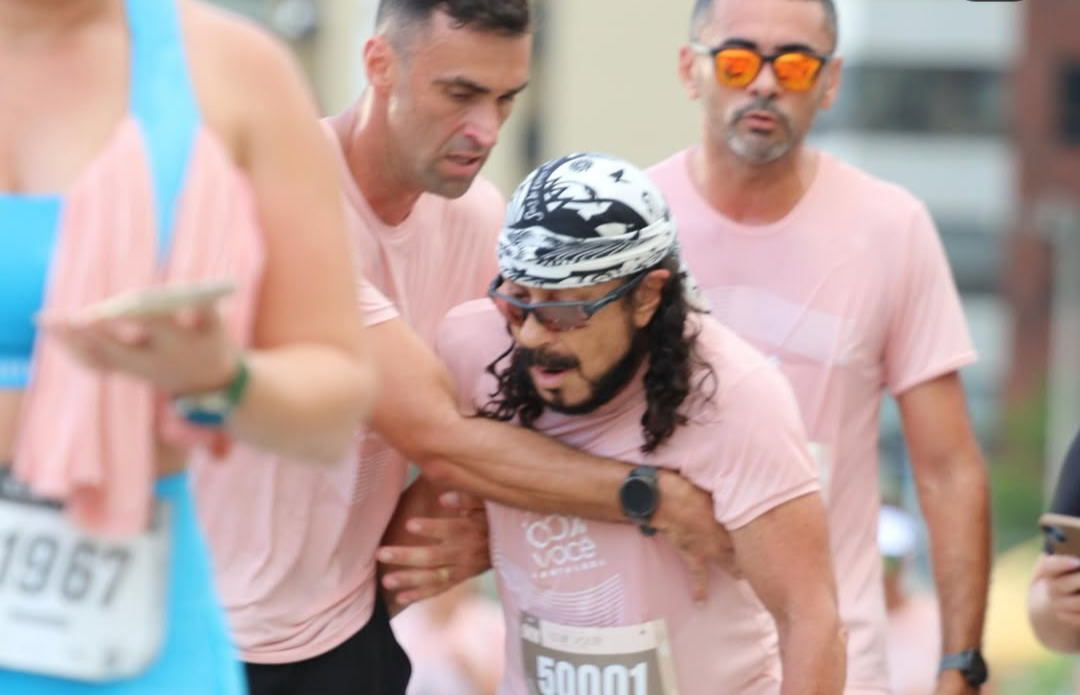 Imagem de URGENTE: Bell Marques passa mal durante corrida 100% Você e abandona prova!