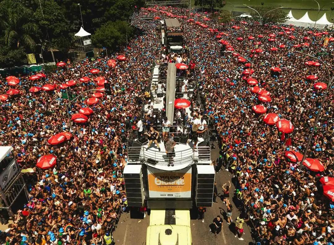 Imagem de Léo Santana puxa o bloco “Vem com o Gigante” pelo segundo ano em São Paulo