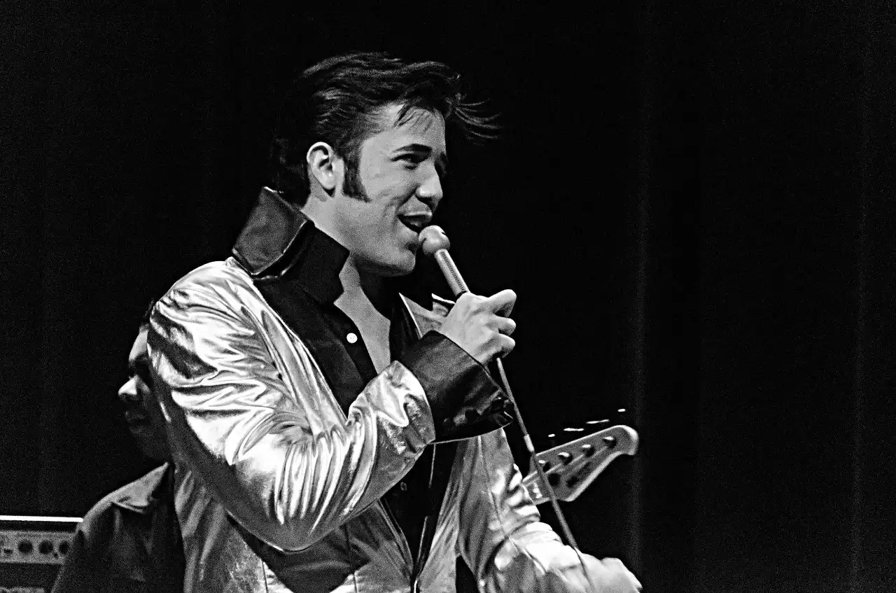 Imagem de 45 anos sem Elvis Presley: Rei do Rock ganha homenagens nas Fábricas de Cultura