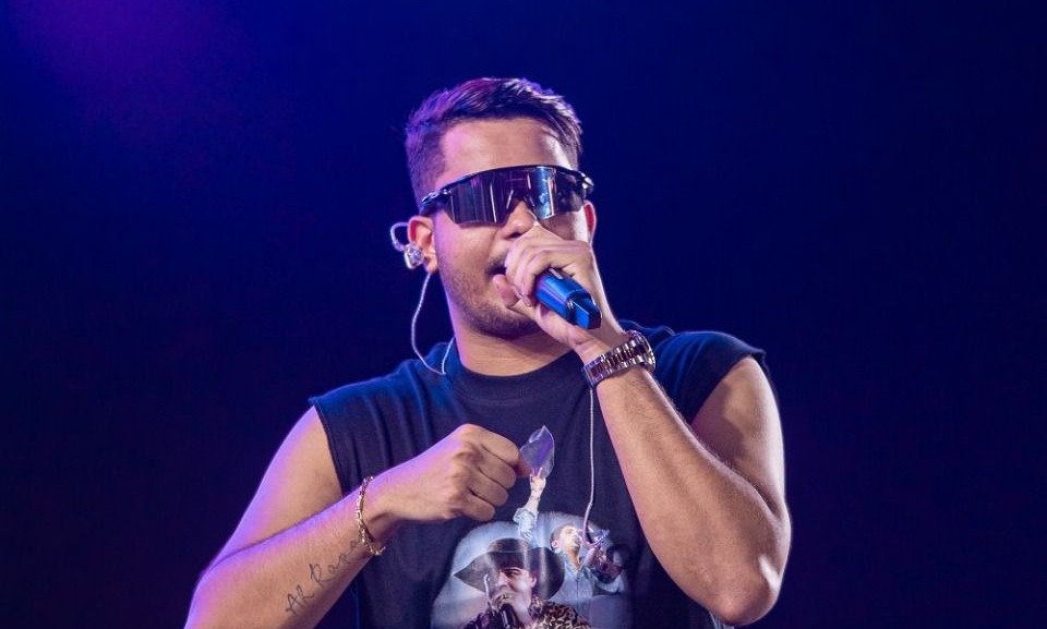 Imagem de Mikael Santos estreia no Pré-Caju e comanda pipoca no trio “Arraiá do Povo”