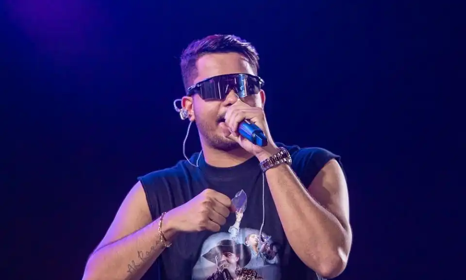Imagem de Mikael Santos estreia no Pré-Caju e comanda pipoca no trio “Arraiá do Povo”