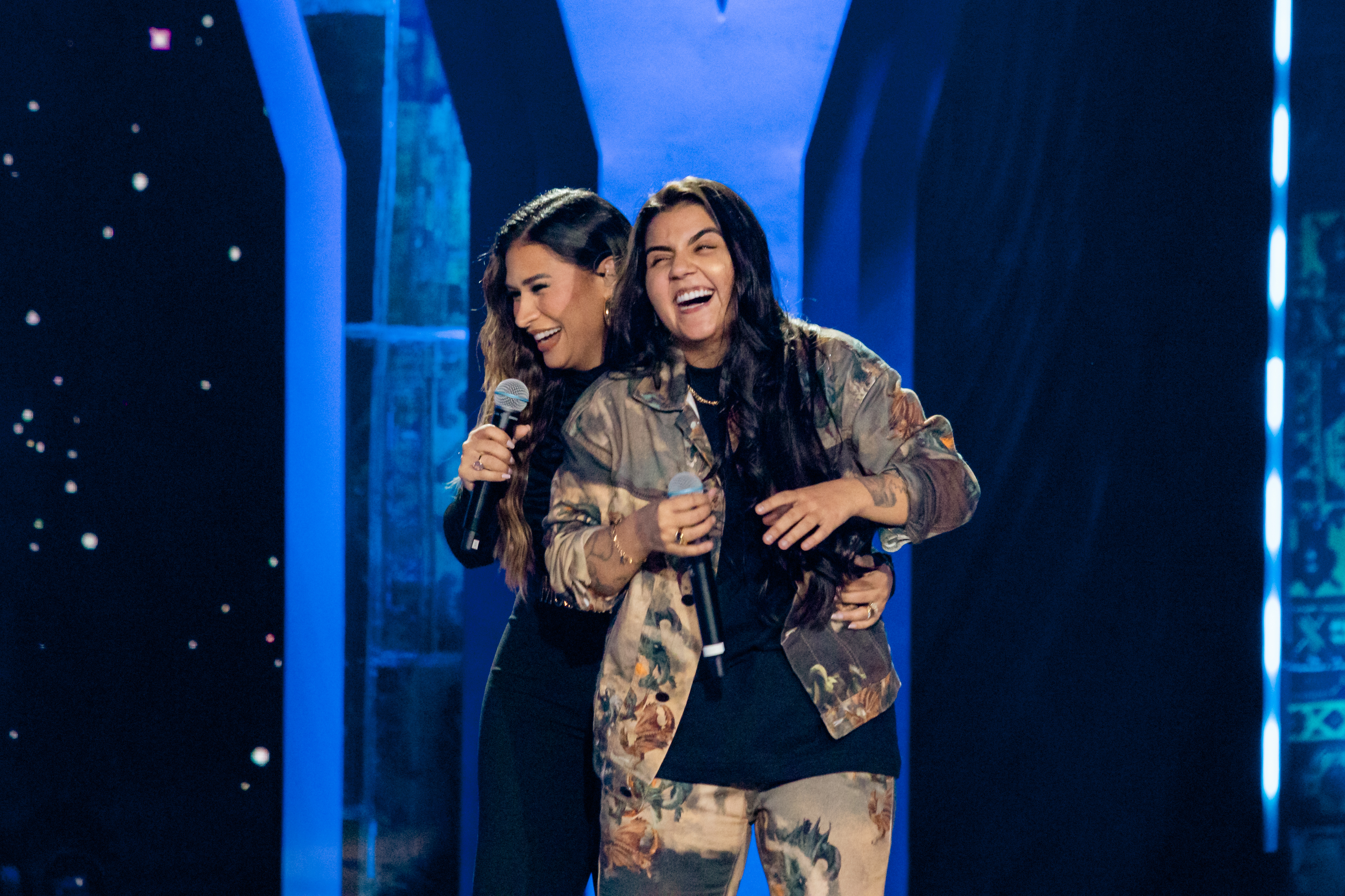 Imagem de Yasmin Santos estreia projeto com "Nem a pau" feat. Simone Mendes