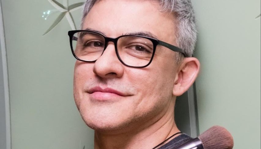 Imagem de MAKE DE CARNAVAL: dicas para fazer a maquiagem resistir durante a folia