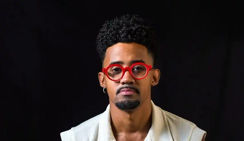 Imagem de Jornalista e escritor baiano transforma vivências periféricas em literatura no livro “Sobre Nós”