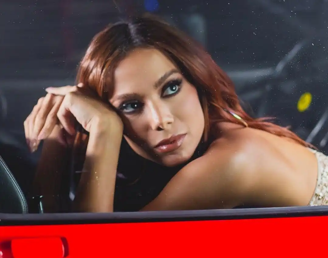 Imagem de Anitta conquista a quarta posição no Top Songs Debut com "Mil Veces"