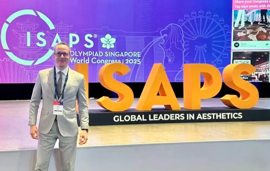 Imagem de Dr. Victor Pochat retorna de congresso em Singapura e descanso em Bali