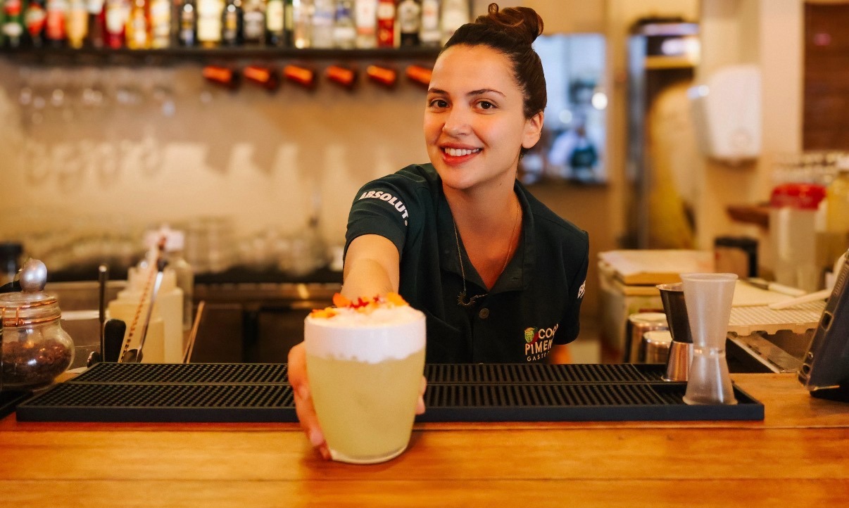 Imagem de Gastrobar em Itacaré participa de festival de coquetelaria e recebe bartender eleita uma das maiores do Brasil