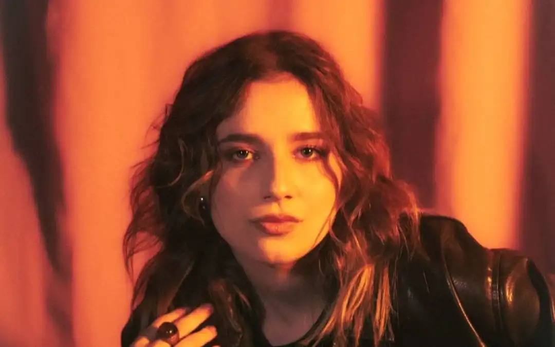 Imagem de Da internet para os palcos: Giana faz show de estreia no Cine Joia