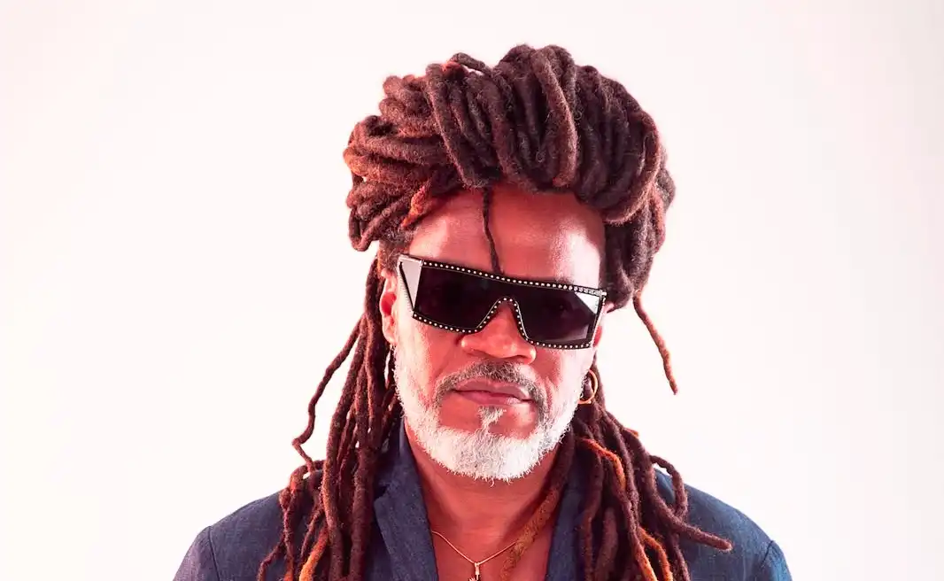 Imagem de "Magalenha", de Carlinhos Brown e Sérgio Mendes, embala campanha global do MC Donalds