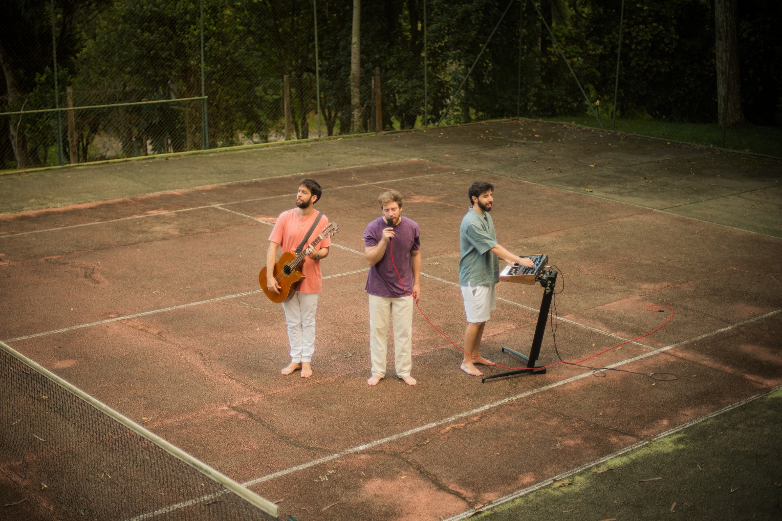 Imagem de Conheça o Rooftime: banda brasileira que canta em inglês e une eletrônico e pop