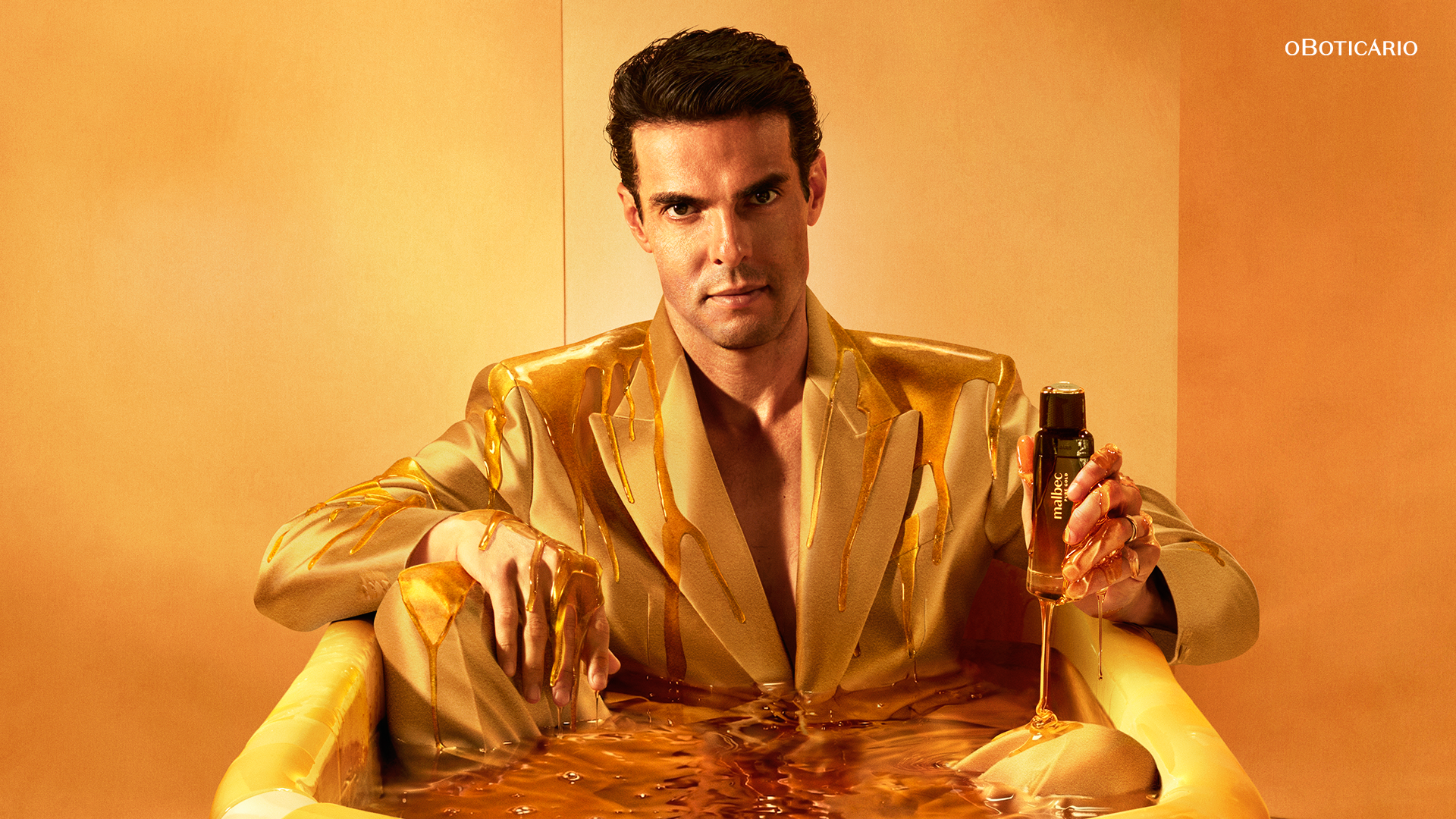 Imagem de Kaká surge em banheira de mel para o retorno de Malbec Pure Gold