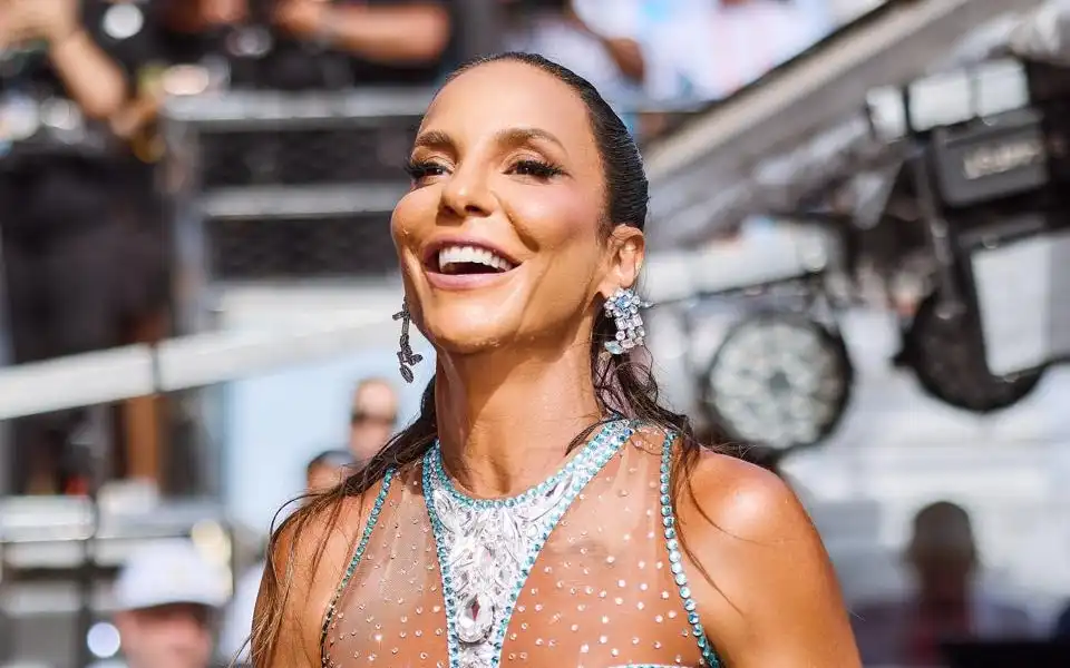 Imagem de Ivete Sangalo abre Carnaval com Bloco Coruja no circuito Barra-Ondina