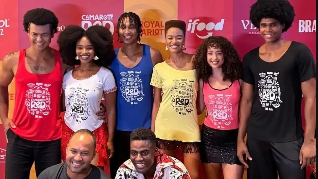 Imagem de Camarote RED apresenta abadás para edição 2026 em desfile