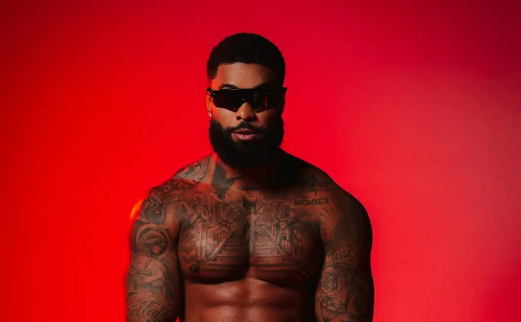 Imagem de Blocos, trios e camarotes: Vinny Nogueira leva o pagode para diferentes palcos no Carnaval