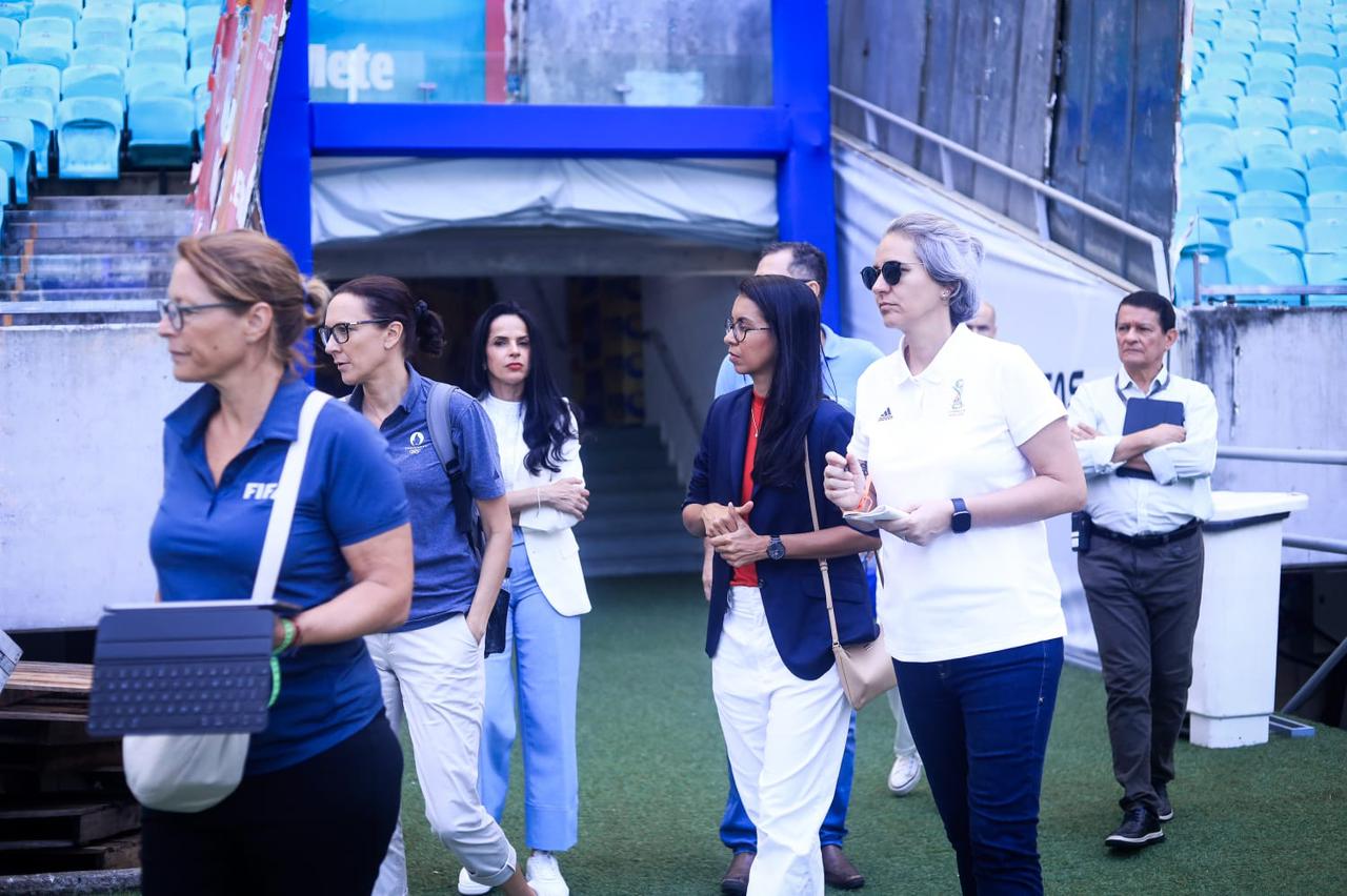 Imagem de FIFA realiza inspeção na Arena Fonte Nova para avaliar cidades-sede da Copa do Mundo Feminina de 2027